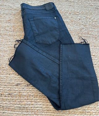 Pantalones efecto piel Mango negros