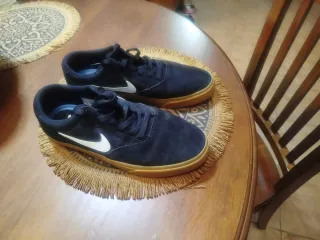 Zapatillas Nike Negras Suela Marrón