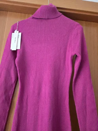 Vestido de punto rosa cuello alto