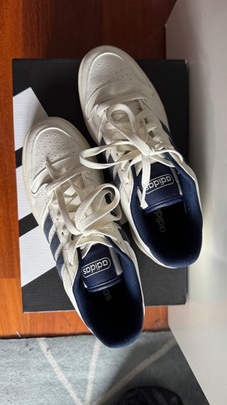 Zapatillas Adidas Blancas y Azul Marino