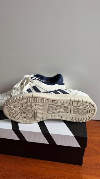 Zapatillas Adidas Blancas y Azul Marino