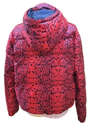 Chaqueta acolchada estampada serpiente