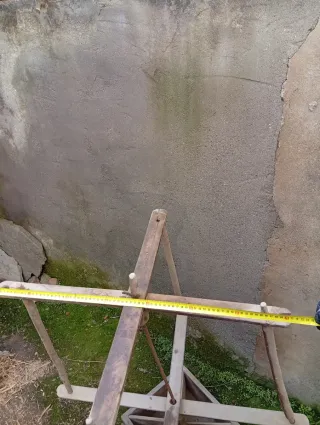 Antiguo aparato de hilar lana