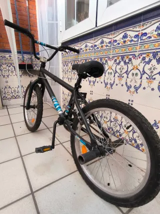 Bicicleta BMX negra