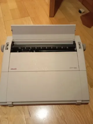 Máquina de escribir Olivetti ETP 1000