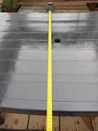 Mesa de jardín negra de plástico