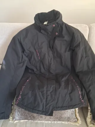 Cortavientos Quechua mujer negro detalles morados