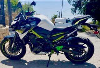 Kawasaki Z900 Blanca y Negra