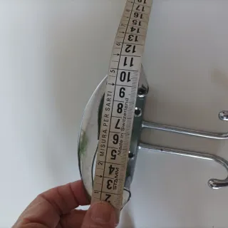 Appendiabiti da parete in metallo