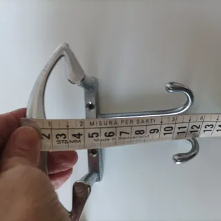 Appendiabiti da parete in metallo