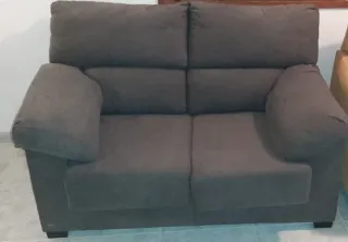 2 SOFAS ESTAN EN COMARRUGA