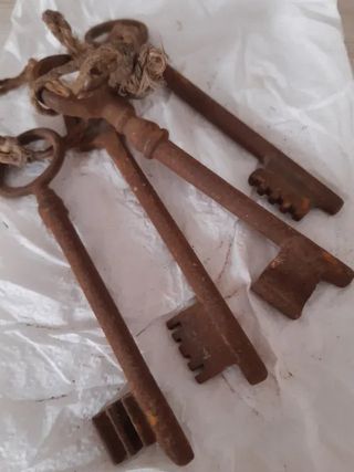 OF- 4 Llaves (+1) Antiguas Vintage. Decoración