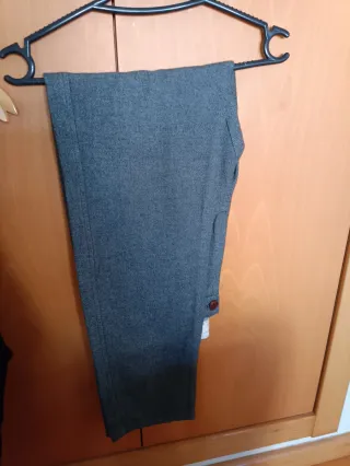 Pantalones grises hombre
