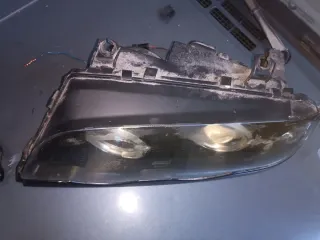 Faro delantero coche