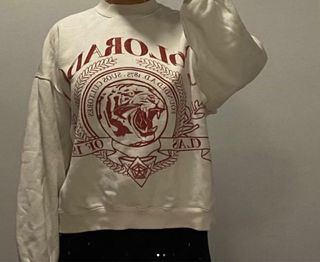 Sudadera blanca con estampado de tigre