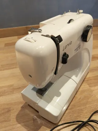 Máquina de coser Lervia