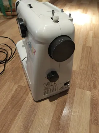 Máquina de coser Lervia