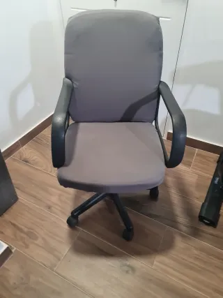 Silla de oficina gris