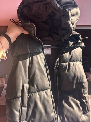 Chaleco acolchado cuero negro Bershka