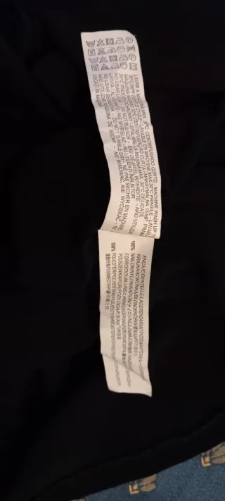 Abito nero con spalline sottili