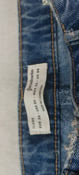 Pantalón vaquero ancho desgastado