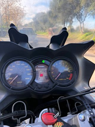 Suzuki V-Strom 650 Negra