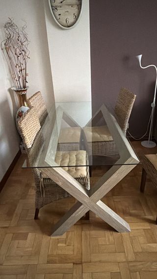 Mesa comedor de cristal y madera