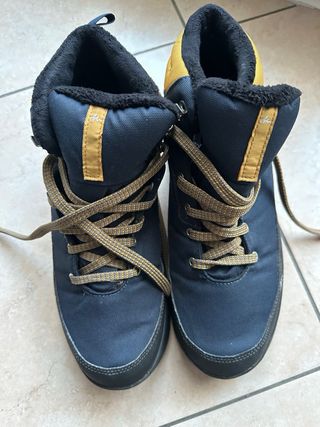Scarpe Quechua blu e gialle