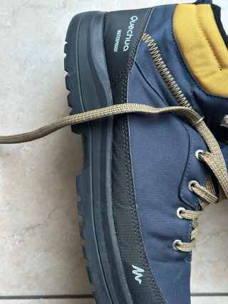 Scarpe Quechua blu e gialle