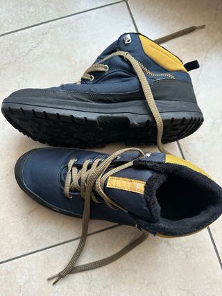 Scarpe Quechua blu e gialle