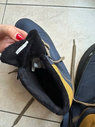 Scarpe Quechua blu e gialle