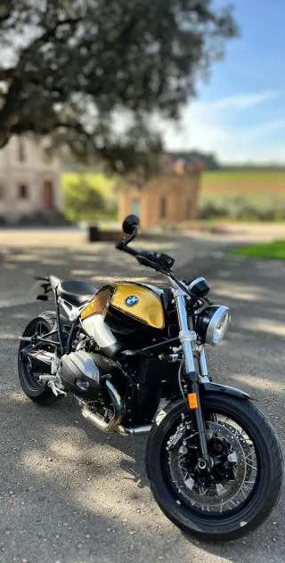 BMW R Nine T Negra y Dorada