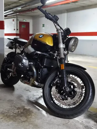 BMW R Nine T Negra y Dorada