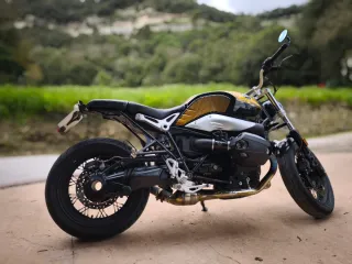 BMW R Nine T Negra y Dorada
