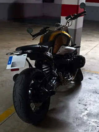 BMW R Nine T Negra y Dorada