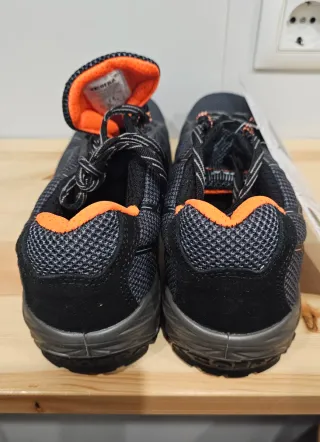 Zapatos de seguridad Cofra negros y naranjas
