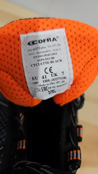 Zapatos de seguridad Cofra negros y naranjas