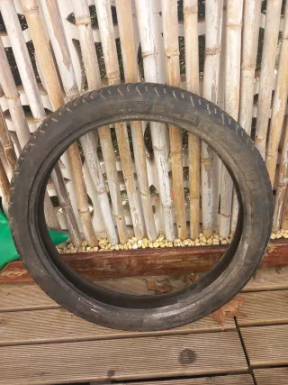 Lote 7 neumáticos de moto