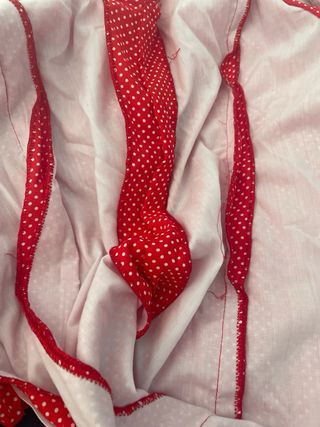 Traje de flamenca rojo con lunares blancos