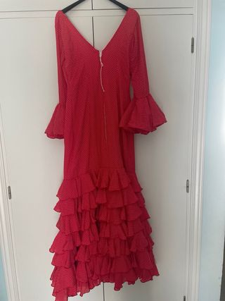 Traje de flamenca rojo con lunares blancos