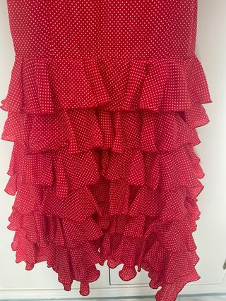 Traje de flamenca rojo con lunares blancos