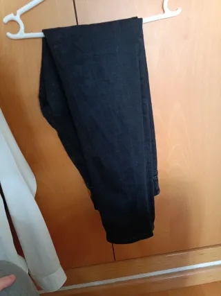Pantalón vaquero negro skinny fit talla 38/30