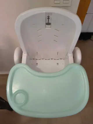 Trona de bebé color verde menta