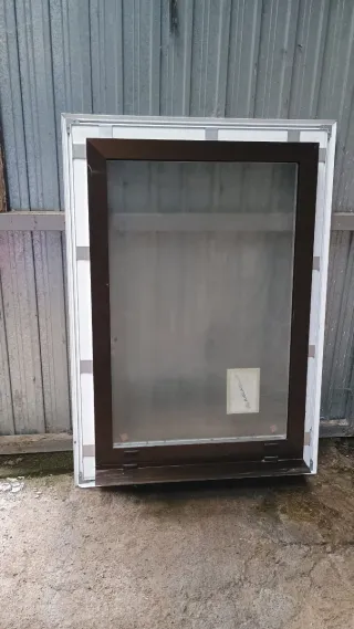 Ventana fija blanca y bronce 100x67