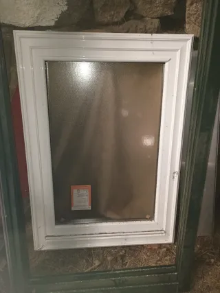 Ventana fija blanca y bronce 100x67