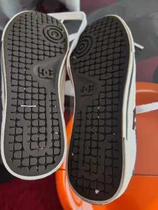 Tenis DC Shoes Blancos Talla 37.5 (equivale a 36)