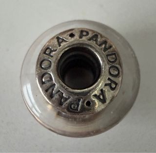 Charm Pandora Rosa y Blanco