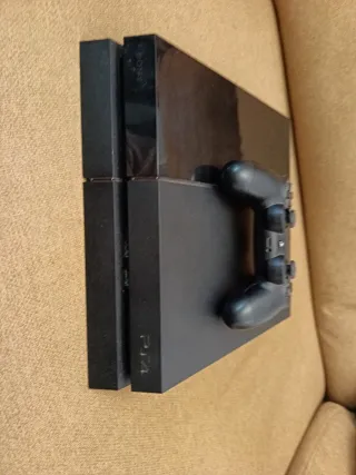 PS4 (PlayStation 4) Negra + Mando
