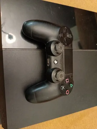PS4 (PlayStation 4) Negra + Mando