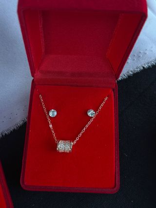 Conjunto de bisutería collar y pendientes